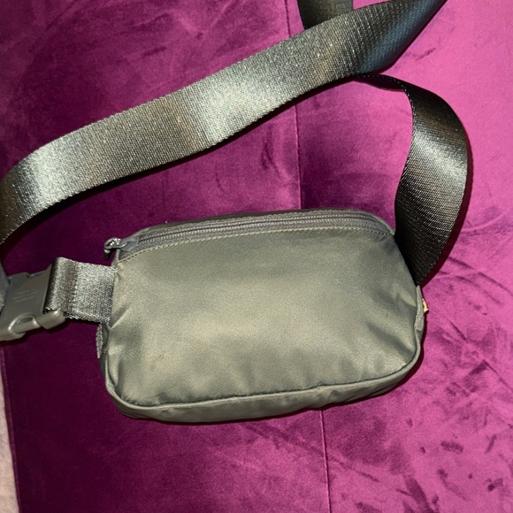 Lululemon Athletica Grey Sage Crossbody Everywhere Belt Bag 1L olive green - Picture 7 of 16